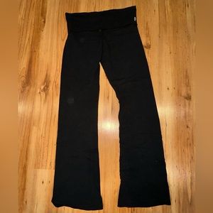 Victoria’s Secret pants/jogger with that shiny love sign on back